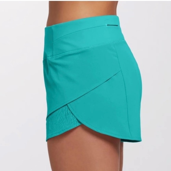 CALIA by Carrie Underwood Pants - CALIA Anywhere Petal Hem Shorts Size Small Color Teal